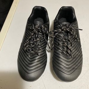 Brava Soccer kids cleats black and white size youth 1D